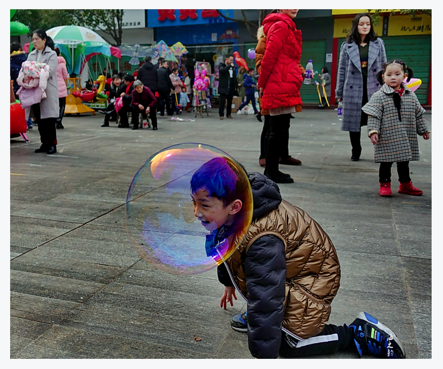 ���³�һ���磬Ѯ�ף���� �V��һ�ǎׂ����ӱM��Ĵ��������������Ĕz�ǶȾ������������к����ƺ��^�������  Ѧ����   �z.jpg