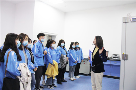 時(shí)代青年講奉獻(xiàn) 愛心熱血勇?lián)?dāng)——安康職業(yè)技術(shù)學(xué)院學(xué)生參加血站開放日活動(dòng)