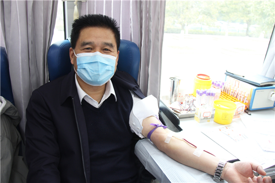 人民警察一心為民，捋袖捐血鐵血柔情——安康市公安局積極開展冬季獻(xiàn)血活動(dòng)