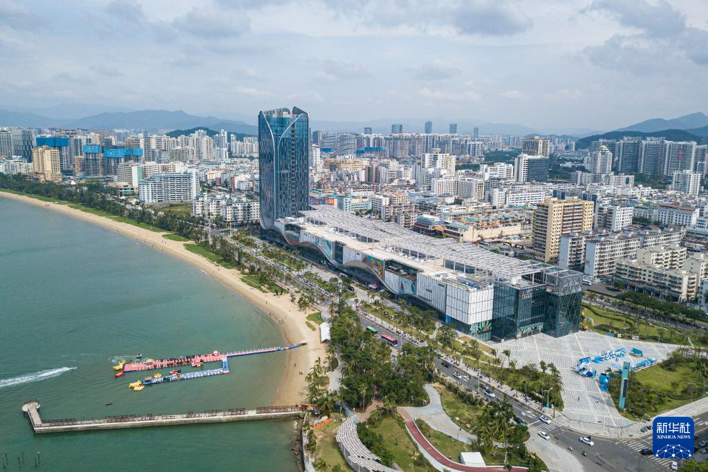 海南自貿(mào)港重點園區(qū)——三亞中央商務(wù)區(qū)（無人機照片，11月1日攝）。新華社記者 蒲曉旭攝