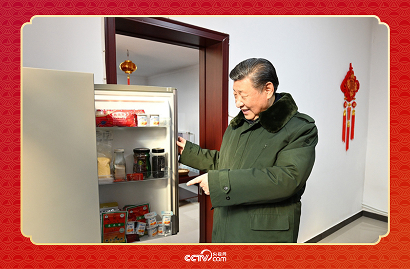 2024年春節(jié)前夕，習(xí)近平總書記在天津第六埠村考察時(shí)，走進(jìn)村民杜洪剛家看望。