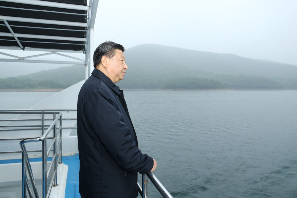 2021年5月13日下午，習(xí)近平總書記在河南南陽乘船考察丹江口水庫。